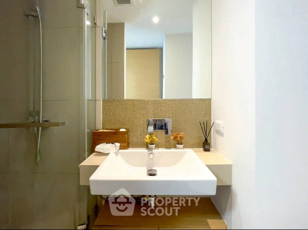 picture Studio Condo at The Lofts Ekkamai near BTS Ekkamai (ID 2365416) - 11/16