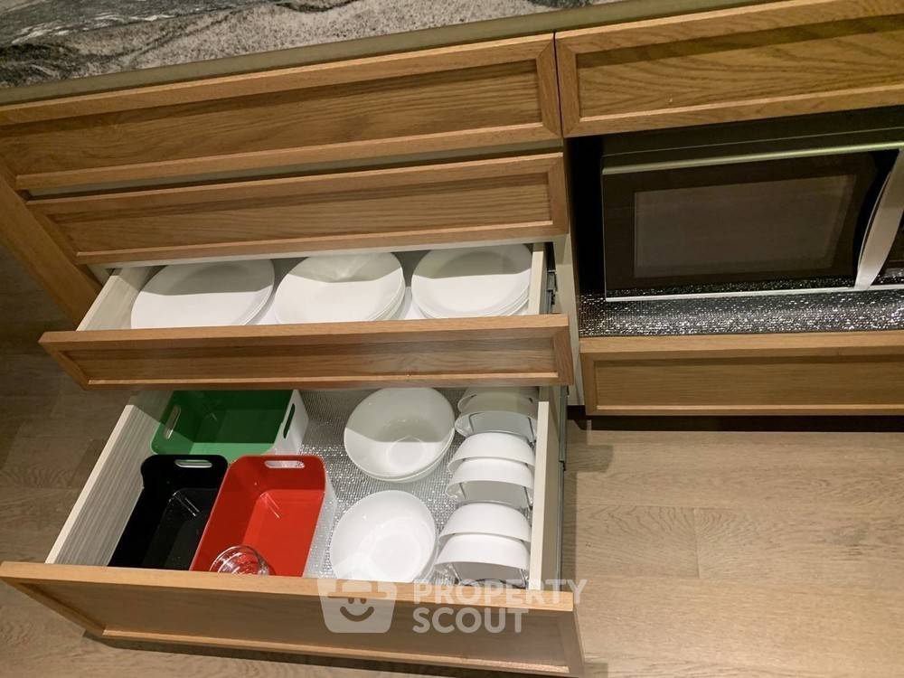 รูป คอนโด 2 ห้องนอน ที่ Nusa State Tower ใกล้ BTS สะพานตากสิน 400 ม. (ID 402344) - รูปที่ 2/6