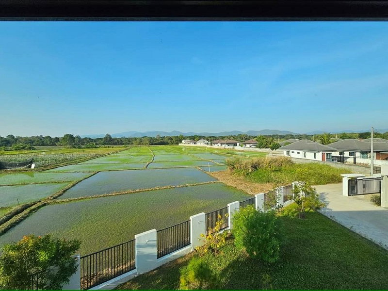 รูป ขายบ้านสไตล์โมเดิร์น ขนาด 138 ตรว วิวทุ่งนา แปลงมุมเป็นส่วนตัว ไม่ติดไม่ชนบ้านใคร สันทราย เชียงใหม่. - รูปที่ 3/4