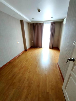 Condos for rent Silom and Sathorn Road : For rent, Resorta Yen Akat, Building A.