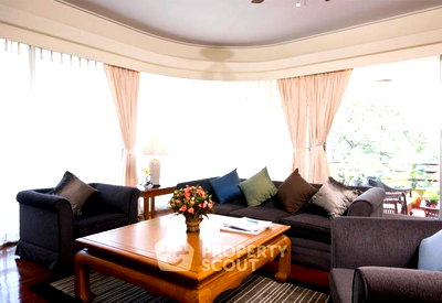 Condos for rent Nana Nuea Pier : 3-BR Condo near BTS Nana (ID 514124)