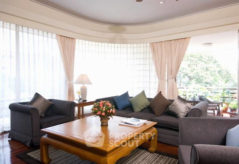 3-BR Condo near BTS Nana (ID 514124)