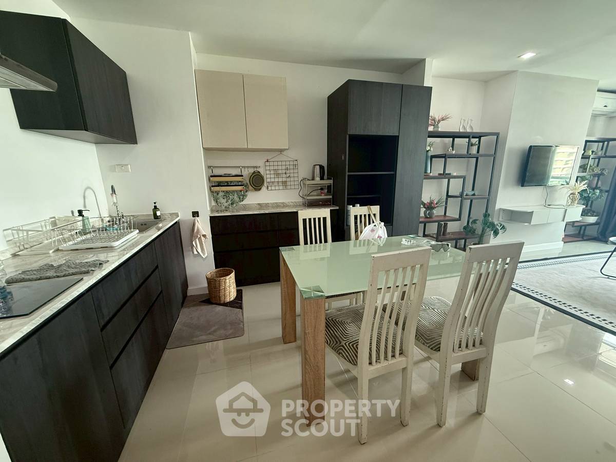 รูป คอนโด 2-ห้องนอน ที่ สุขุมวิท ซิตี้ รีสอร์ท คอนโดมิเนียม ใกล้ BTS นานา (ID 2558172) - รูปที่ 2/11