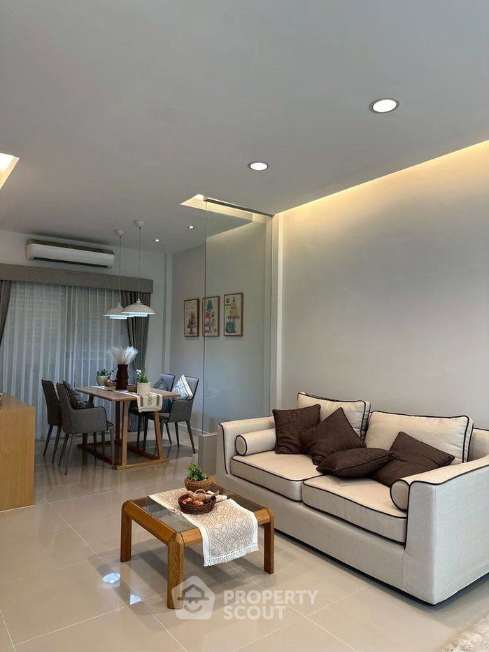 รูป ทาวน์เฮ้าส์ 3-ห้องนอน ที่ วิสต้า วันเอทโอ รัชวิภา ใน ตลาดขวัญ (ID 2944498) - รูปที่ 1/18