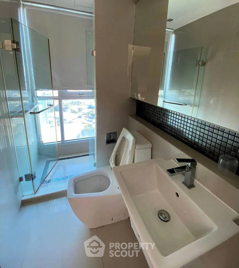 รูป คอนโด 2-ห้องนอน ที่ ริธึ่ม สาทร ใกล้ BTS สะพานตากสิน (ID 2866181) - รูปที่ 3/3