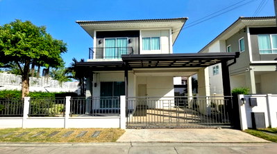 Houses for sale : 🔥 FOR SALE: Single-detached house at Centro Rama 9 - Motorway. Premium corner plot and the very last unit of the phase, offering ultimate privacy.