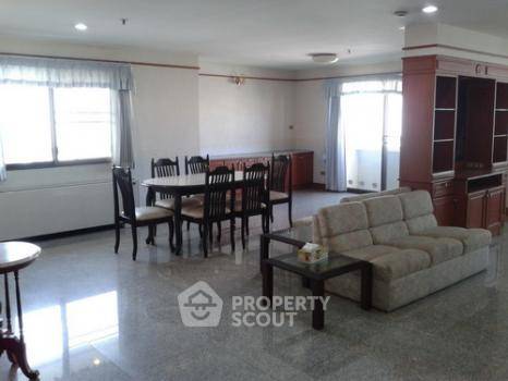 4-BR Condo at Baan Suanpetch Condominium near BTS Phrom Phong (ID 1947930)