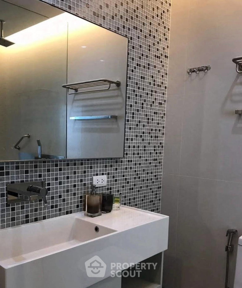 รูป คอนโด 1-ห้องนอน ที่ เดอะ รูม สุขุมวิท 21 ใกล้ MRT สุขุมวิท (ID 2639577) - รูปที่ 12/13