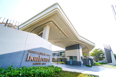 Houses for rent : 👑 Ultimate Luxury Living | Bangkok Boulevard Bangna-km5 – Prime Main Road Location near Clubhouse