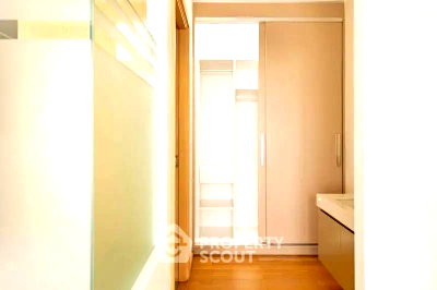 คอนโดให้เช่า : คอนโด 2-ห้องนอน ที่ สิริ แอท สุขุมวิท ใกล้ BTS ทองหล่อ (ID 2828401)