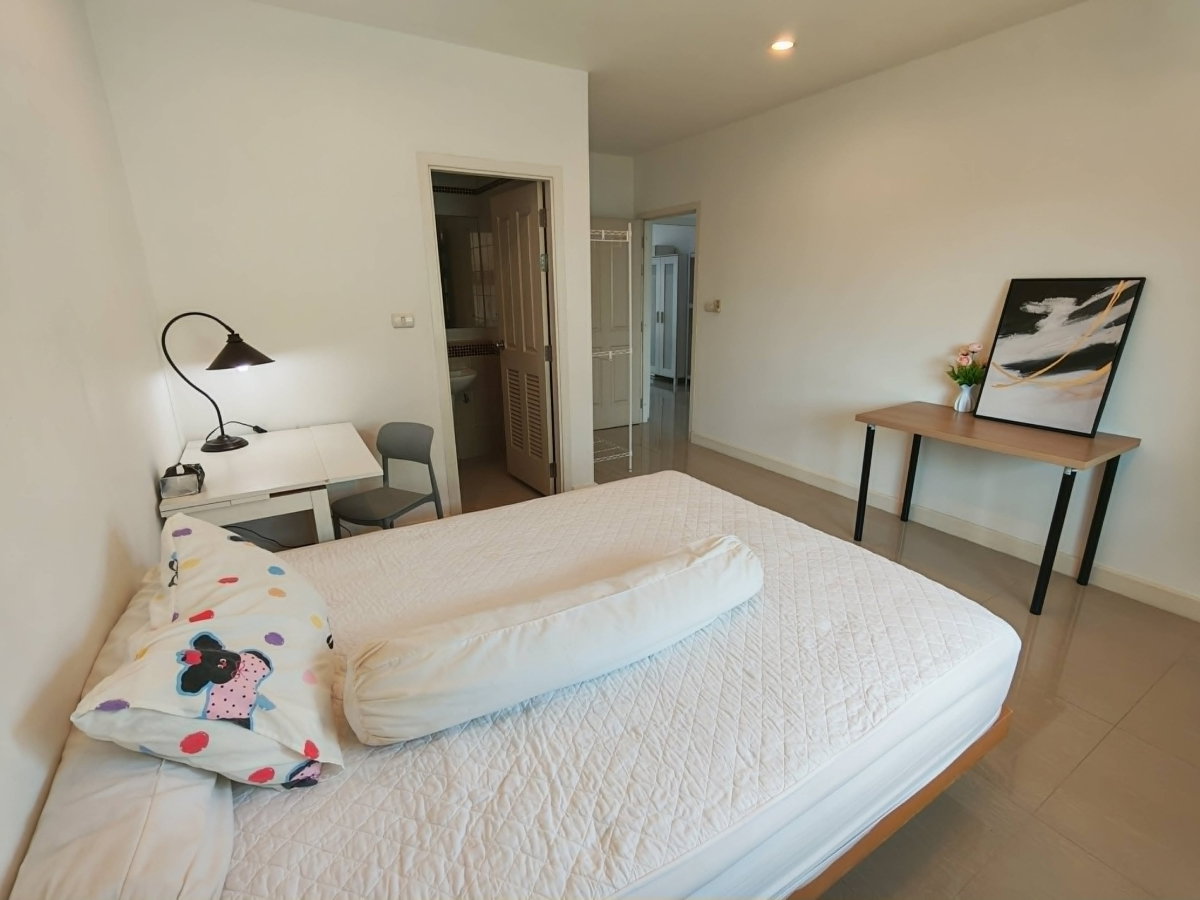 รูป RS6280 ให้เช่าทาวน์โฮมหลังมุม โครงการ Urban Sathorn  บ้านหลังใหญ่ บรรยากาศอบอุ่น ร่มรื่น พร้อมสวนส่วนตัว  - รูปที่ 12/18