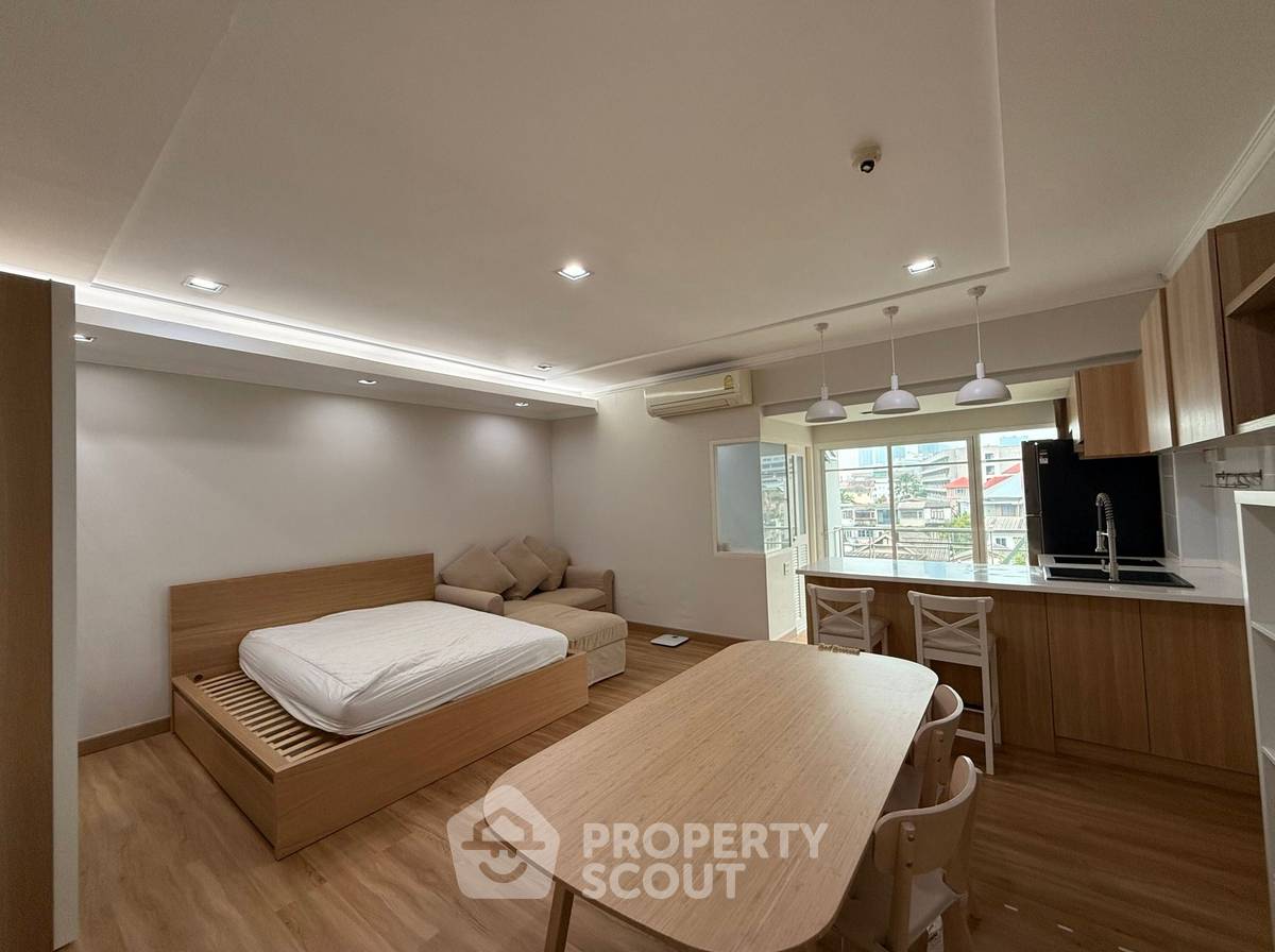 รูป คอนโด 1-ห้องนอน ที่ ฟลอเลส สาทร เรสซิเด้นซ์ ใกล้ BTS สุรศักดิ์ (ID 1929746) - รูปที่ 1/10