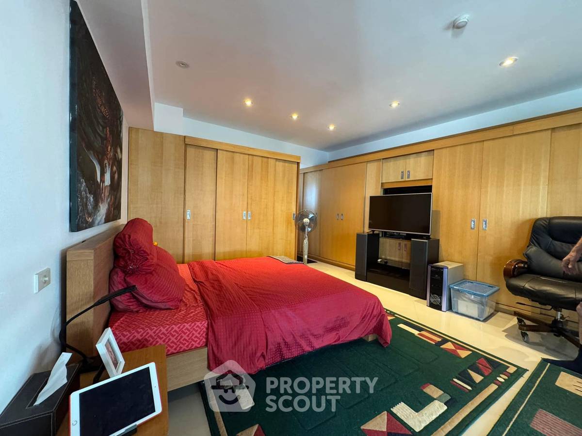 picture 2-BR Condo at The Peak Towers close to Phratamnak (ID 1991451) - 7/9