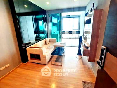 ขายคอนโด : คอนโด 1-ห้องนอน ที่ ริธึ่ม สาทร ใกล้ BTS สะพานตากสิน (ID 2834033)