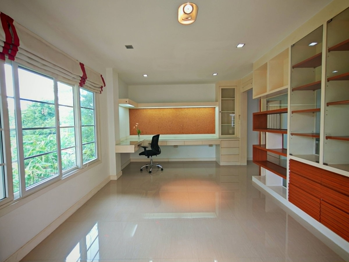 รูป RS6280 ให้เช่าทาวน์โฮมหลังมุม โครงการ Urban Sathorn  บ้านหลังใหญ่ บรรยากาศอบอุ่น ร่มรื่น พร้อมสวนส่วนตัว  - รูปที่ 10/18
