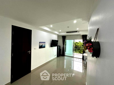 Condos for sale : 1-BR Condo For Sale, The Club House, Phratamnak (Near Pattaya) (ID 2101315)