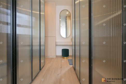 NOBLE STATE 39 near BTS Phrom Phong Convenient Travel, Great Value per Square Meter