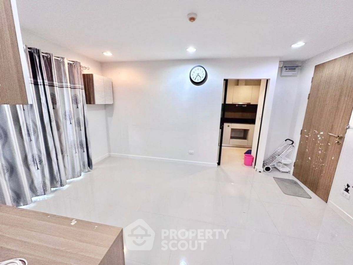รูป คอนโด 1-ห้องนอน ที่ ซีนิธ เพลส สุขุมวิท 42 คอนโดมิเนียม ใกล้ BTS เอกมัย (ID 2461117) - รูปที่ 3/7