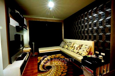 Condos for sale : 2-BR 67 Sqm High-Floor Condo In Hive Taksin, 100m to BTS Wongwian Yai (ID 1238973)