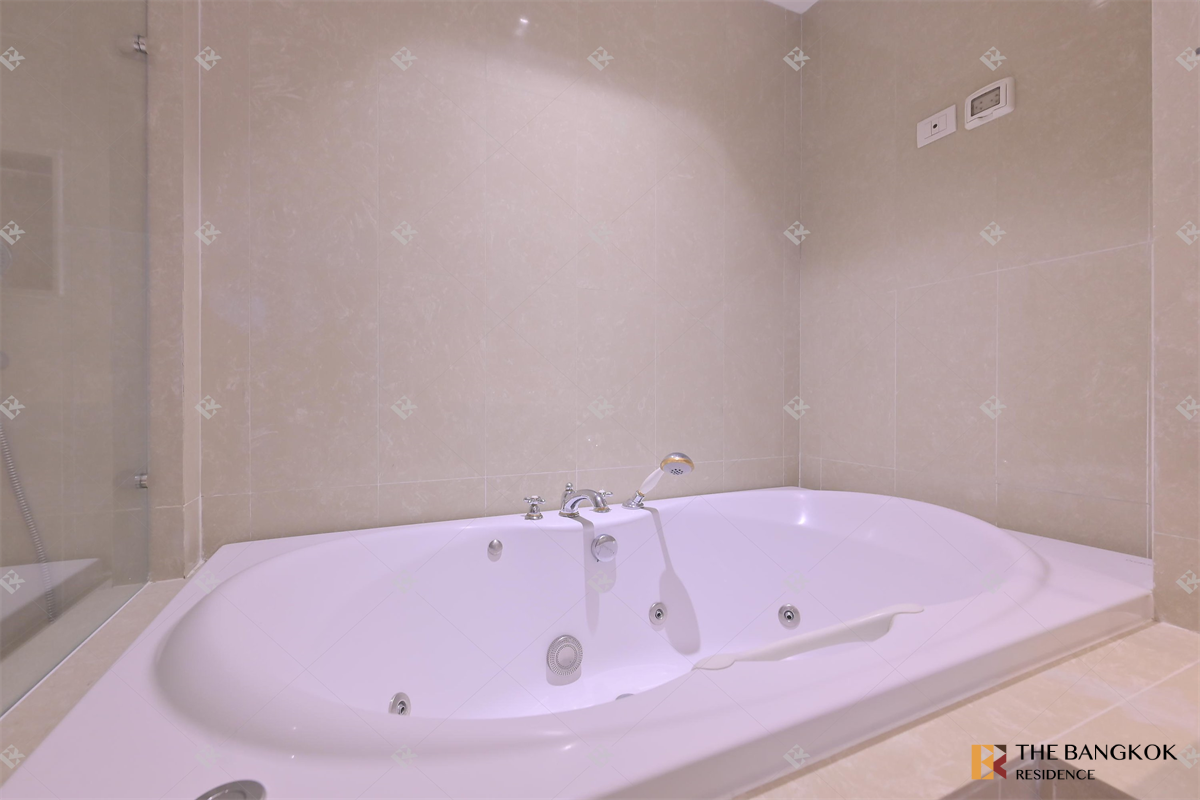 picture Athenee Residence near BTS Phloen Chit Luxuriously Elevated Unit - 7/10