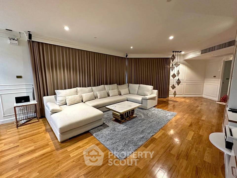 รูป คอนโด 4 ห้องนอน ขนาด 283 ตร.ม. ที่วอเตอร์มาร์ค เจ้าพระยา ใกล้ BTS กรุงธนบุรี ชั้น 47 (ID 2128652) - รูปที่ 2/14