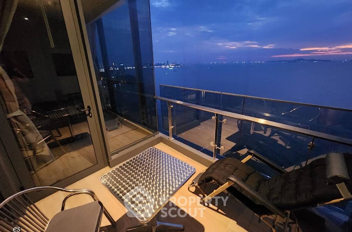 รูป คอนโด 1 ห้องนอน 30th-Floor ขนาด 58 ตร.ม. ที่ AROM WONGAMAT ใกล้ Sanctuary Of Truth (ID 2466213) - รูปที่ 11/12