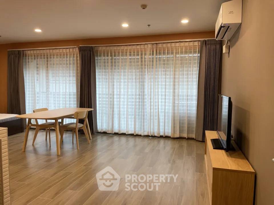 picture Studio Condo at Noble Solo close to Thong Lo (ID 2915803) - 2/6