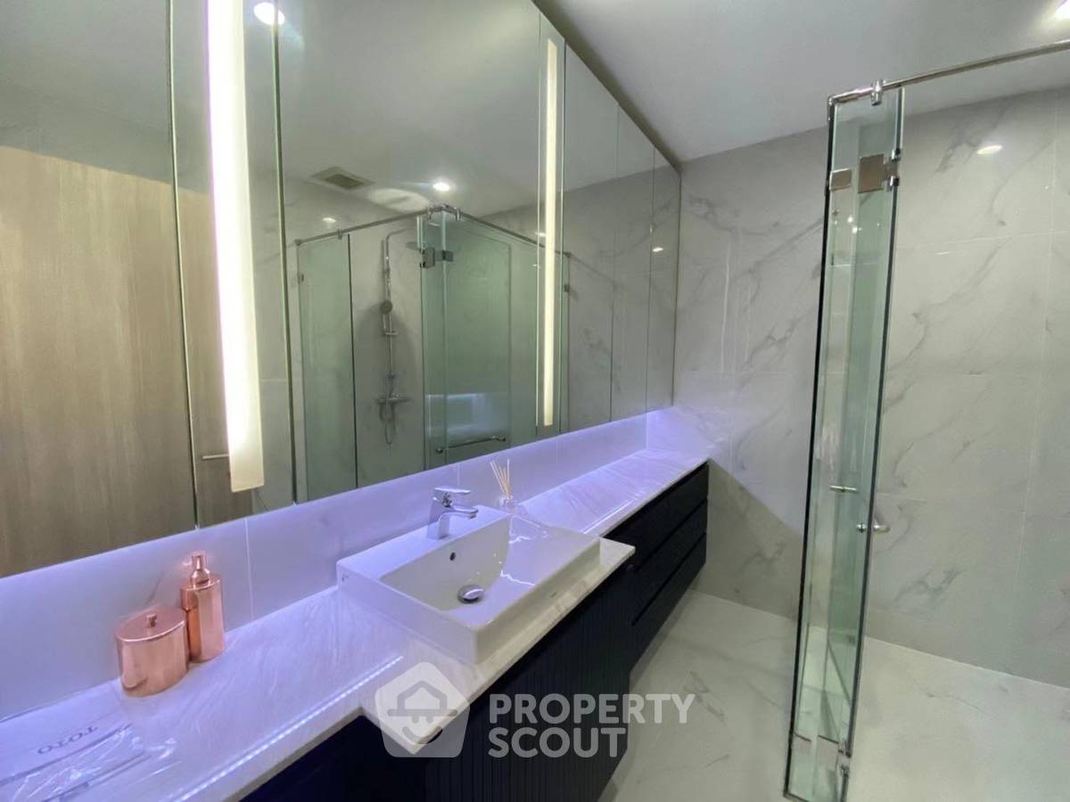 picture 2-BR Condo at Noble Ploenchit near BTS Phloen Chit (ID 1001406) - 2/5