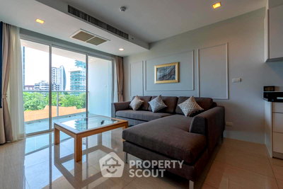Condos for sale : 1-BR Condo On 3rd Floor, Elegance @ Cosy Beach Pattaya, Phratamnak (ID 1465310)