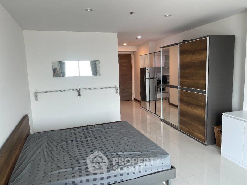 Condos for sale : 1-BR Condo at Supalai Prima Riva Rama 3 - Narathiwas in Chong Nonsi (ID 1176284)