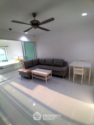 Condos for sale : 1-BR 53 Sqm Condo For Sale, Baan Klang Hua Hin, Near Hua Hin Night Market (ID 2229621)