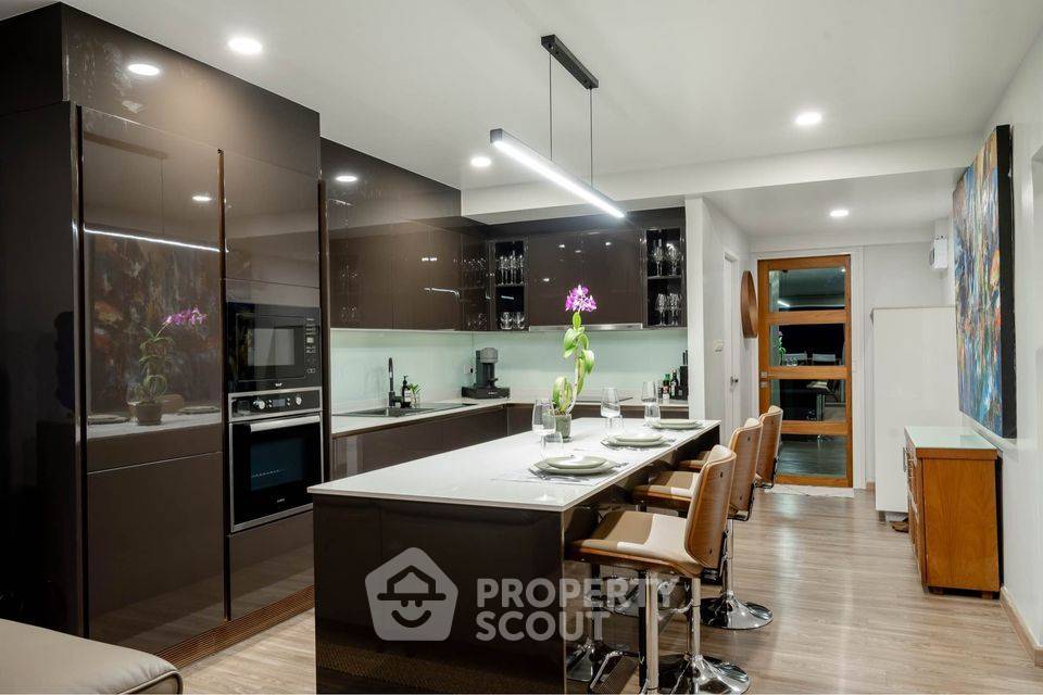picture 2-BR Condo At Milford Paradise, 15th Floor, 96 Sqm (ID 1869737) - 2/19