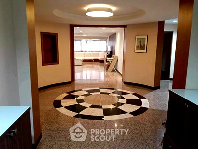 Condos for rent Sukumvit 39 : 3-BR Condo at Baan Suanpetch Condominium near BTS Phrom Phong (ID 2955138)