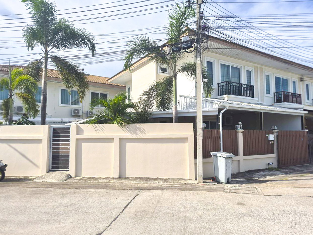 picture 2-Storey House for Rent Fully Furnished Corner Plot with Garden - 18/18