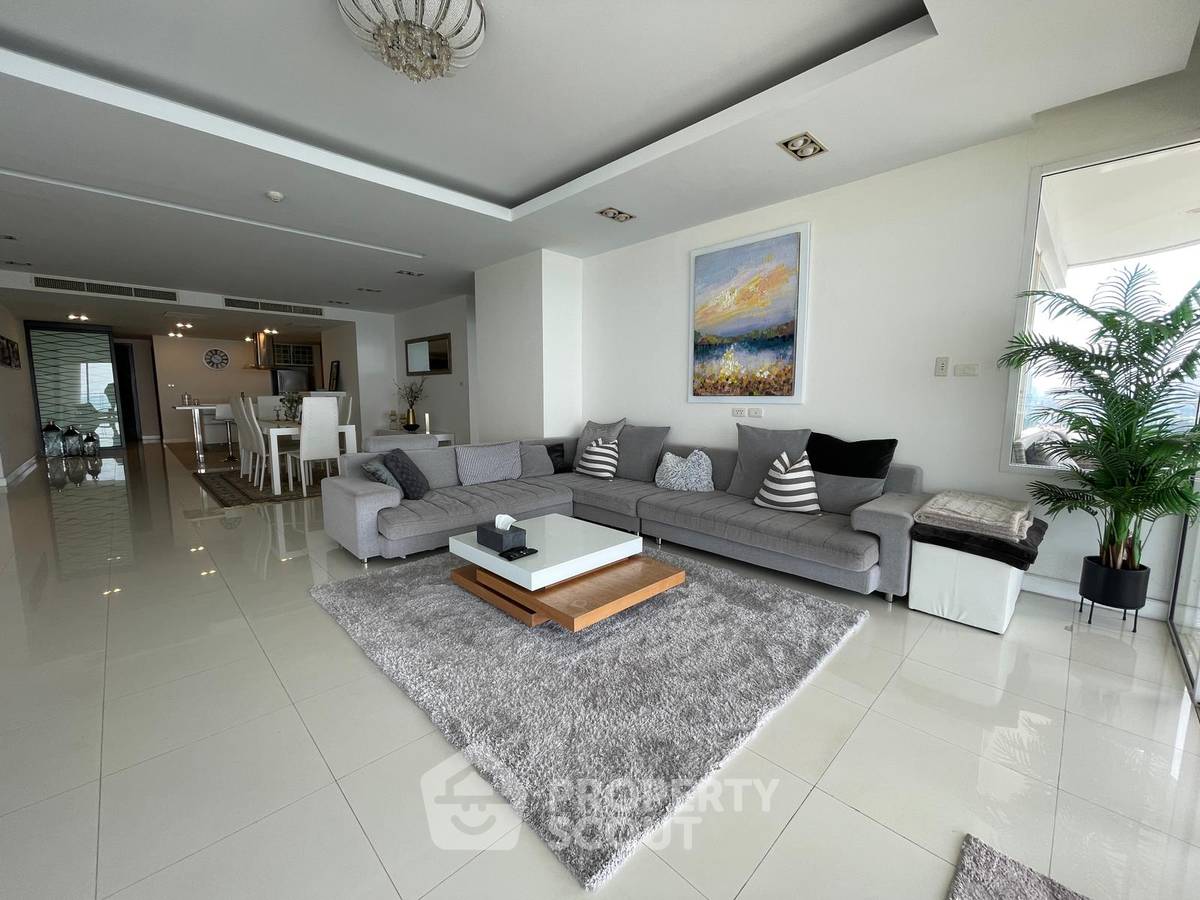 รูป คอนโด 3-ห้องนอน ที่ ลา รอยัล ใกล้ เมืองพัทยา (ID 1879662) - รูปที่ 2/10