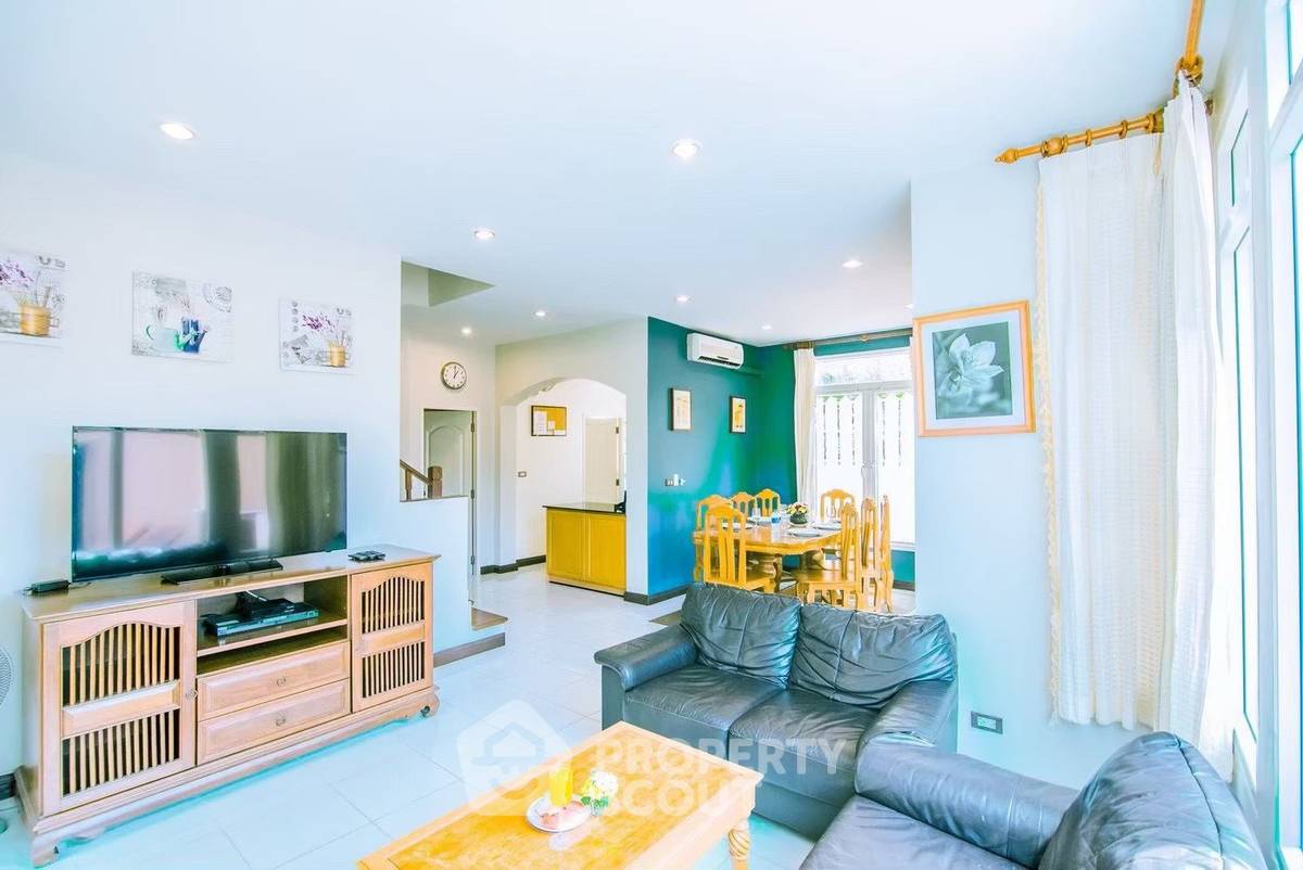 รูป วิลล่า 4-ห้องนอน ที่ บ้านฟ้าริมหาด ใกล้ เมืองพัทยา (ID 2155352) - รูปที่ 2/12