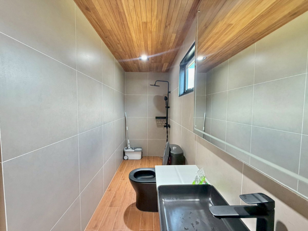 รูป 🌳🏠 ขายบ้านเดี่ยวหรูสไตล์ Modern Tropical พร้อมสวนกว้างและสระว่ายน้ำส่วนตัว - รูปที่ 31/42