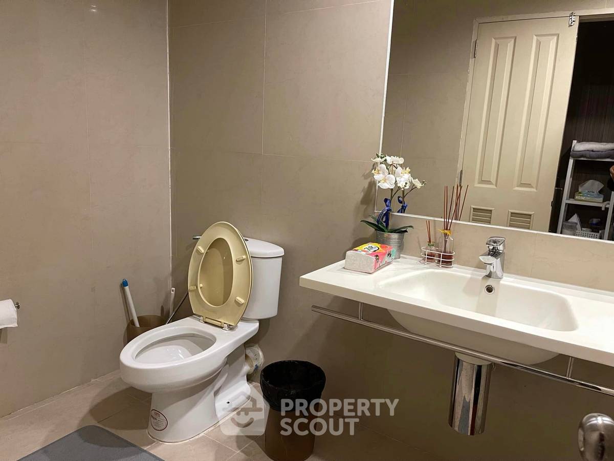 picture 2-BR Condo at Baan Sathorn Chaopraya near BTS Krung Thon Buri (ID 1147452) - 9/10