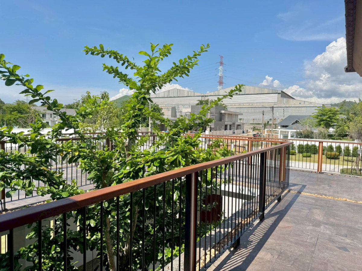 รูป 🌳🏠 ขายบ้านเดี่ยวหรูสไตล์ Modern Tropical พร้อมสวนกว้างและสระว่ายน้ำส่วนตัว - รูปที่ 21/42