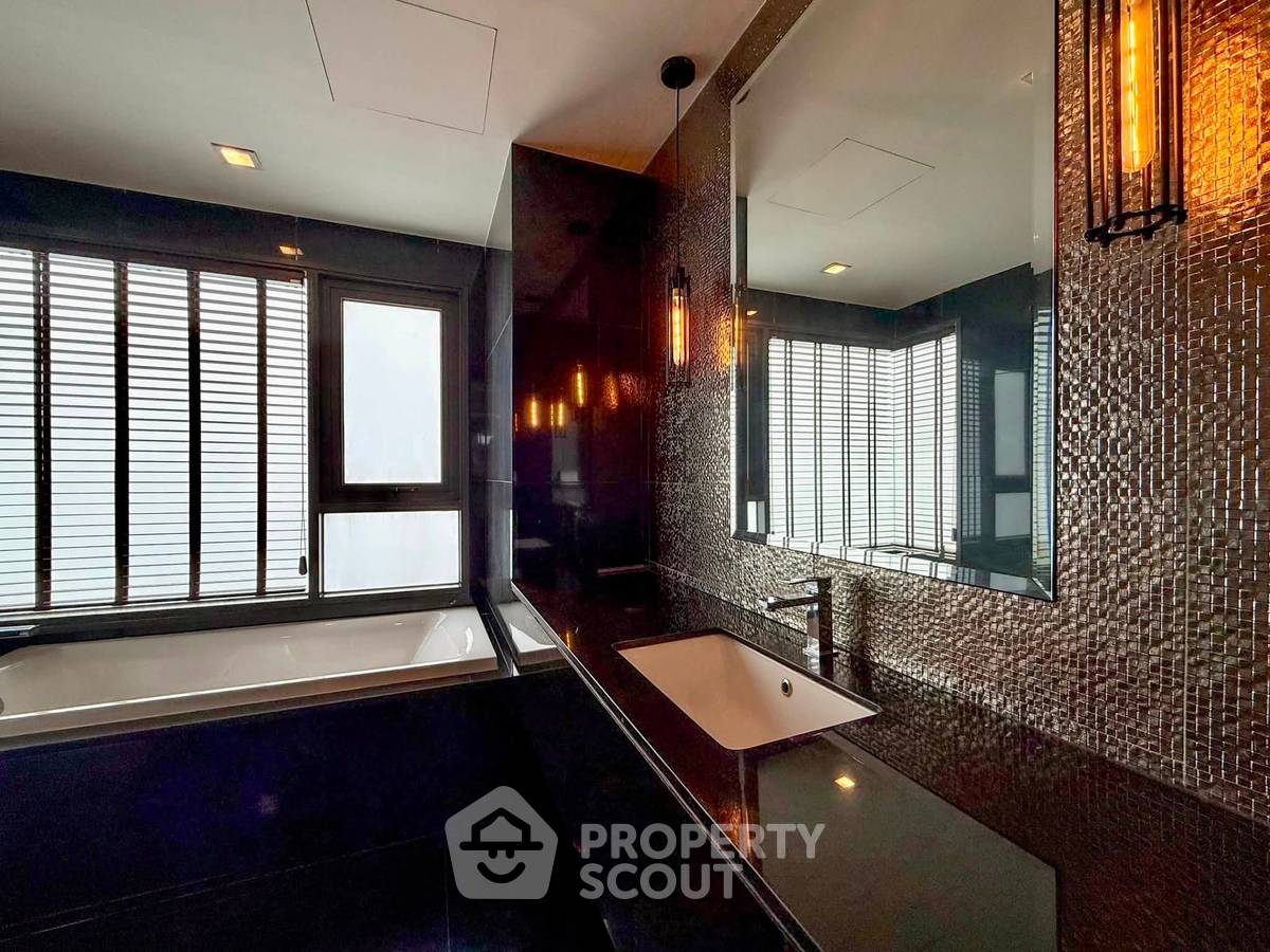 picture 2-BR Condo at Rhythm Sukhumvit 36-38 near BTS Thong Lor (ID 2960284) - 11/19