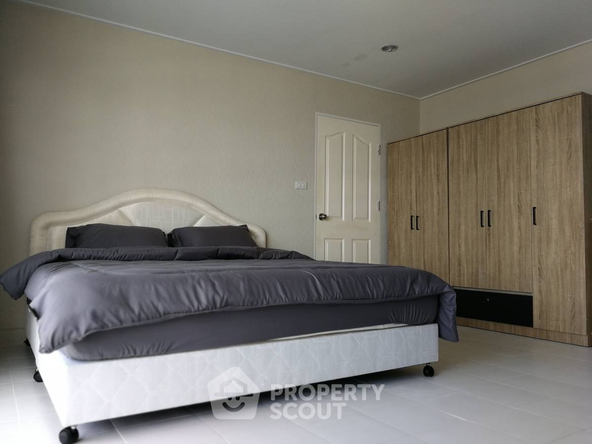 picture 2-BR Condo at Master View Executive Place Condominium near BTS Krung Thon Buri (ID 2583734) - 7/17