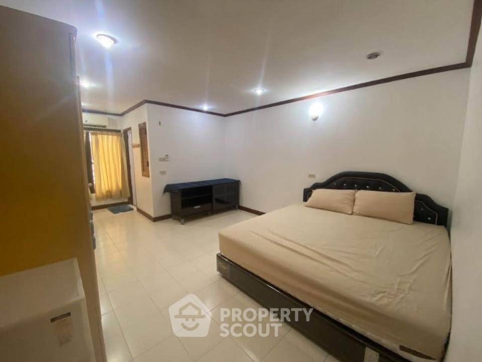 picture 2-BR Condo at Aree Place Sukhumvit 26 near BTS Phrom Phong (ID 2395117) - 3/5