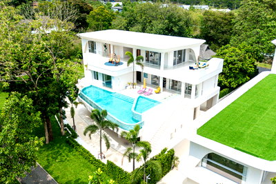 Houses for sale Bang Lamung Chonburi : Luxury Golf Course Pool Villa for Sale Huay Yai East Pattaya