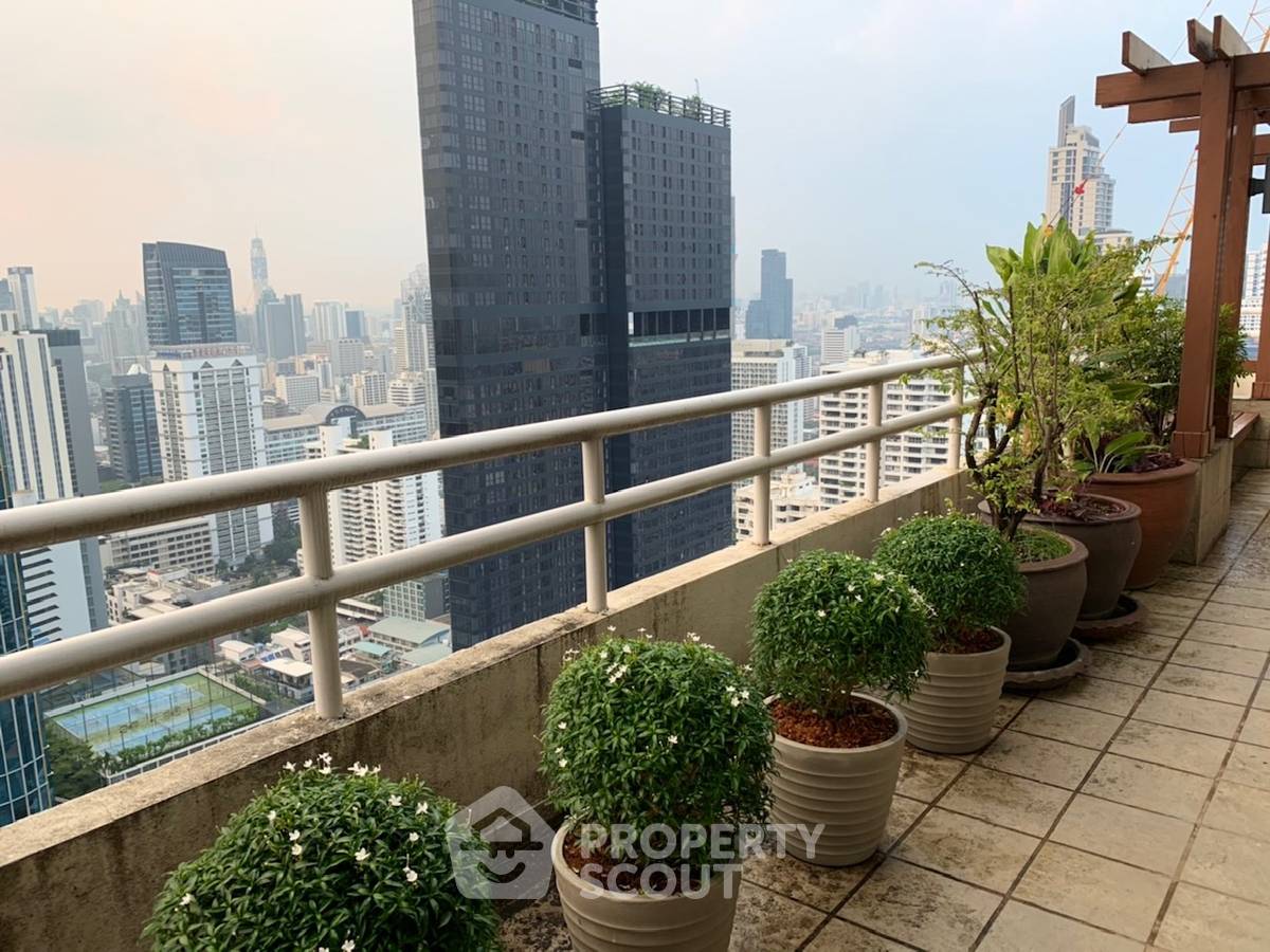 picture 4-BR Condo at Las Colinas near BTS Asok (ID 566147) - 39/40