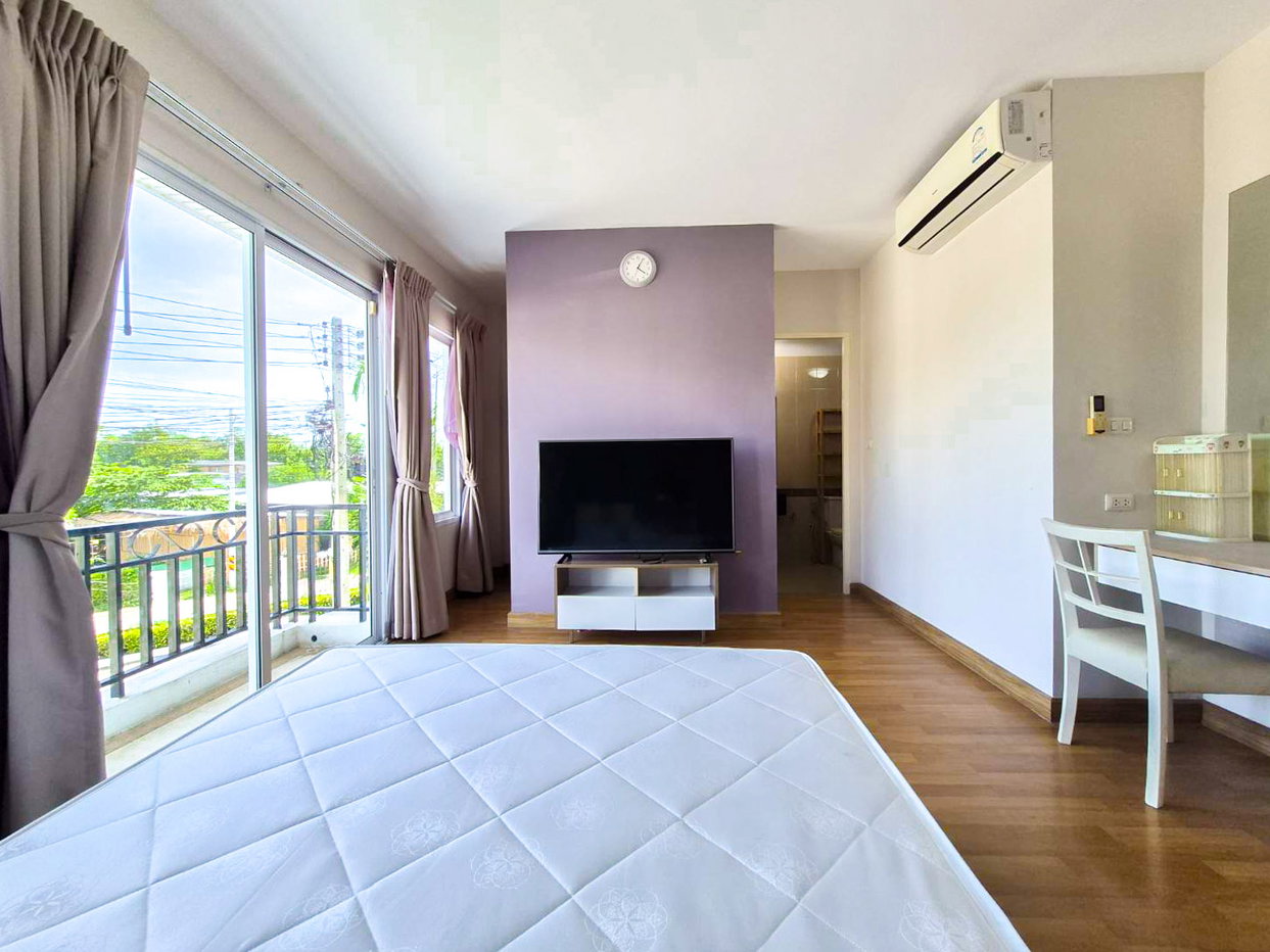 picture 2-Storey House for Rent Fully Furnished Corner Plot with Garden - 11/18