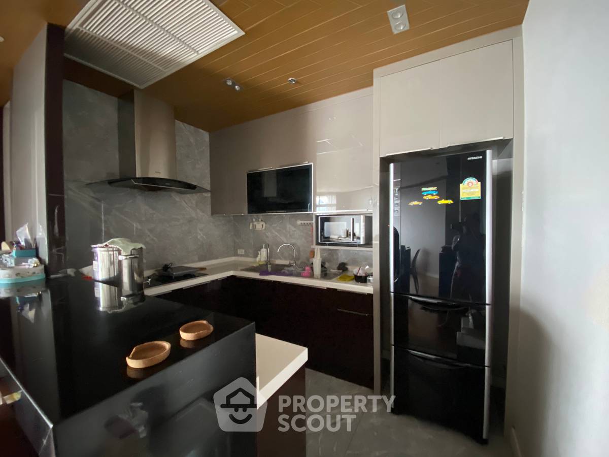 picture 2-BR Condo at Chatrium Riverside Condominium near BTS Saphan Taksin (ID 590938) - 6/19