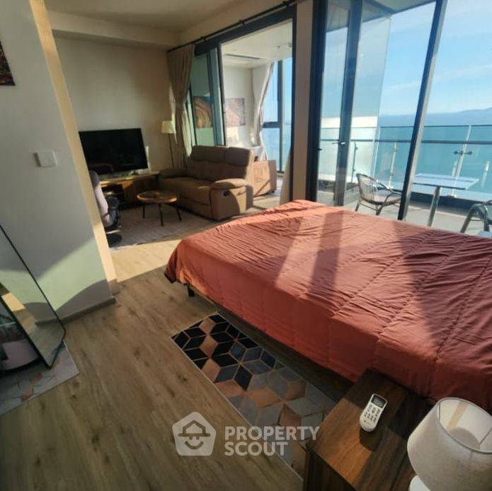 รูป คอนโด 1 ห้องนอน 30th-Floor ขนาด 58 ตร.ม. ที่ AROM WONGAMAT ใกล้ Sanctuary Of Truth (ID 2466213) - รูปที่ 3/12