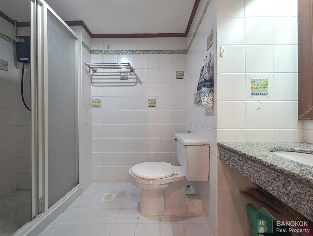 picture Spacious 3-Bedroom Condo for Rent | Saranjai Mansion, Nana - 21/26