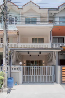 🔥 Townhouse for sale, newly renovated, good location near the main road. Ready to move in immediately 🔥 Sinthavee Project 8