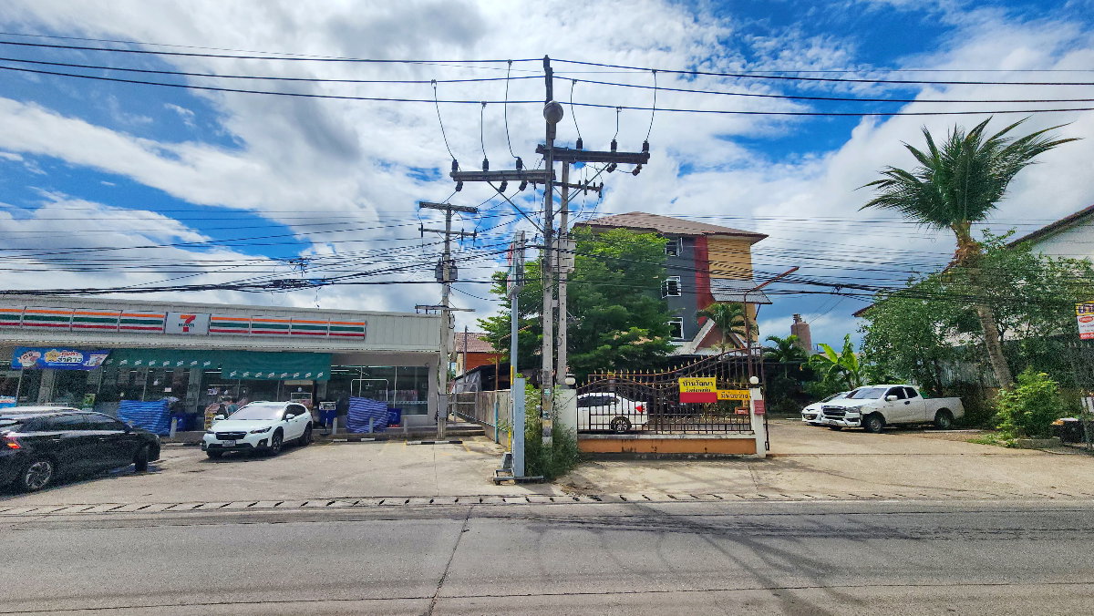 รูป หอพักทำเงิน 58 ห้อง ติดถนนหลัก ติดเซเว่นอีเลเว่น ใกล้เมืองเชียงใหม่ ลงทุนวันนี้ รับกระแสเงินสดต่อได้ทันที ความเสี่ยงต่ำ ทำกำไรระยะยาว - รูปที่ 4/30